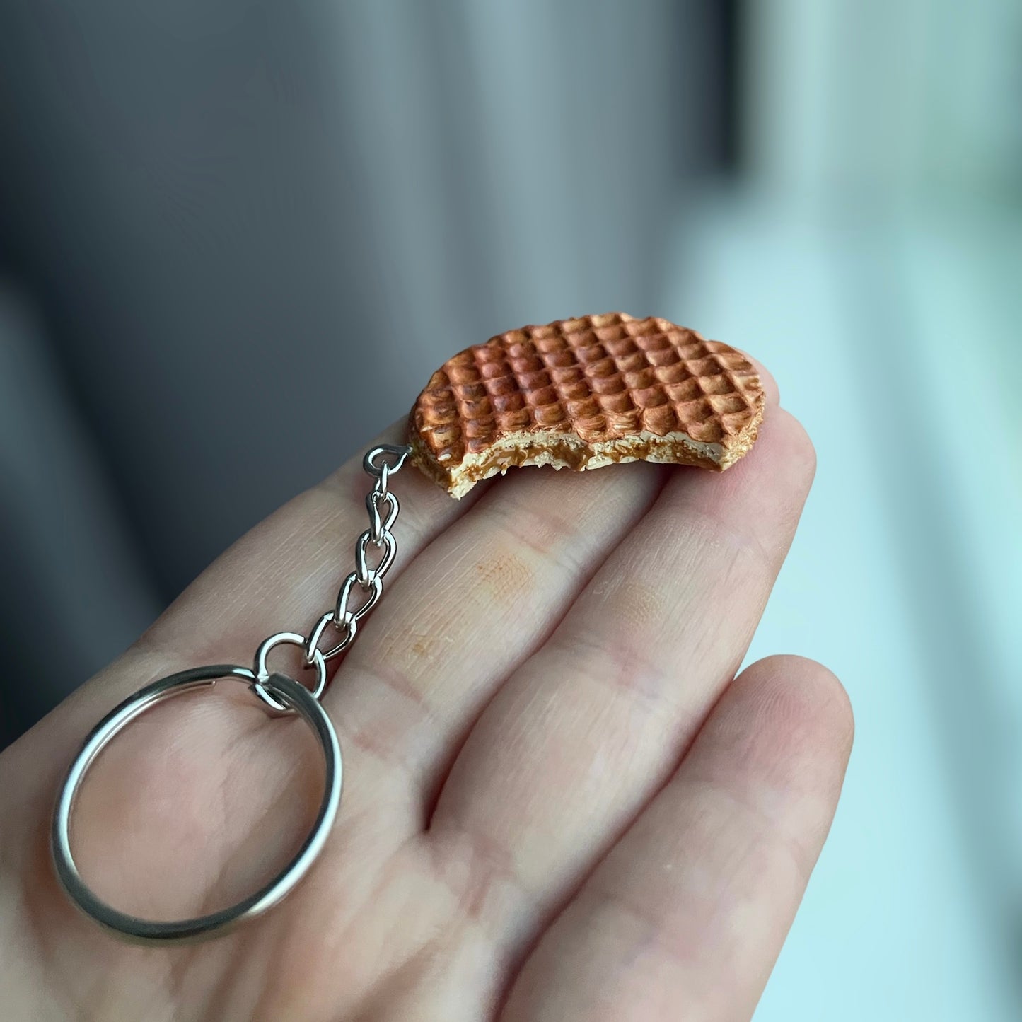 Stroopwafel met hapje eruit