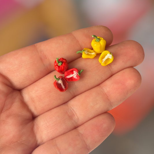 1:12 Bell pepper 1 whole and 2 halves - yellow or red